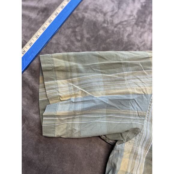 Cabelas Green Plaid Short Sleeve Button Up Shirt Mens L Reg - Picture 2 of 5